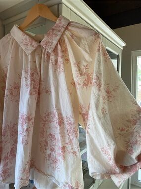 Storytag Love Yourself floral blouse